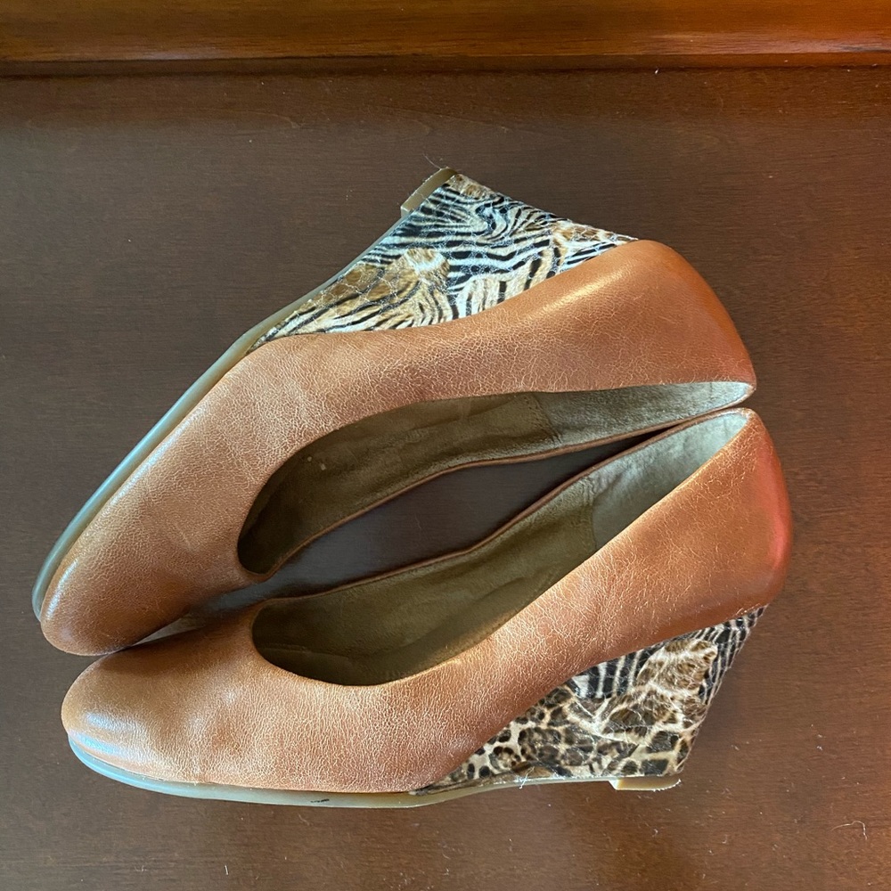 Aerosols animal print wedges